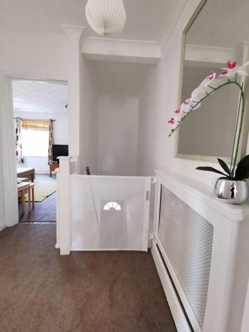 2 Bed Apt W/ Private Parking Close To Town Centre Huntingdon Exterior foto