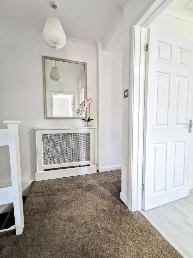 2 Bed Apt W/ Private Parking Close To Town Centre Huntingdon Exterior foto