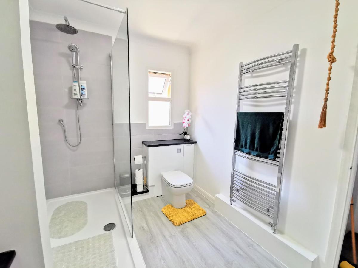 2 Bed Apt W/ Private Parking Close To Town Centre Huntingdon Exterior foto