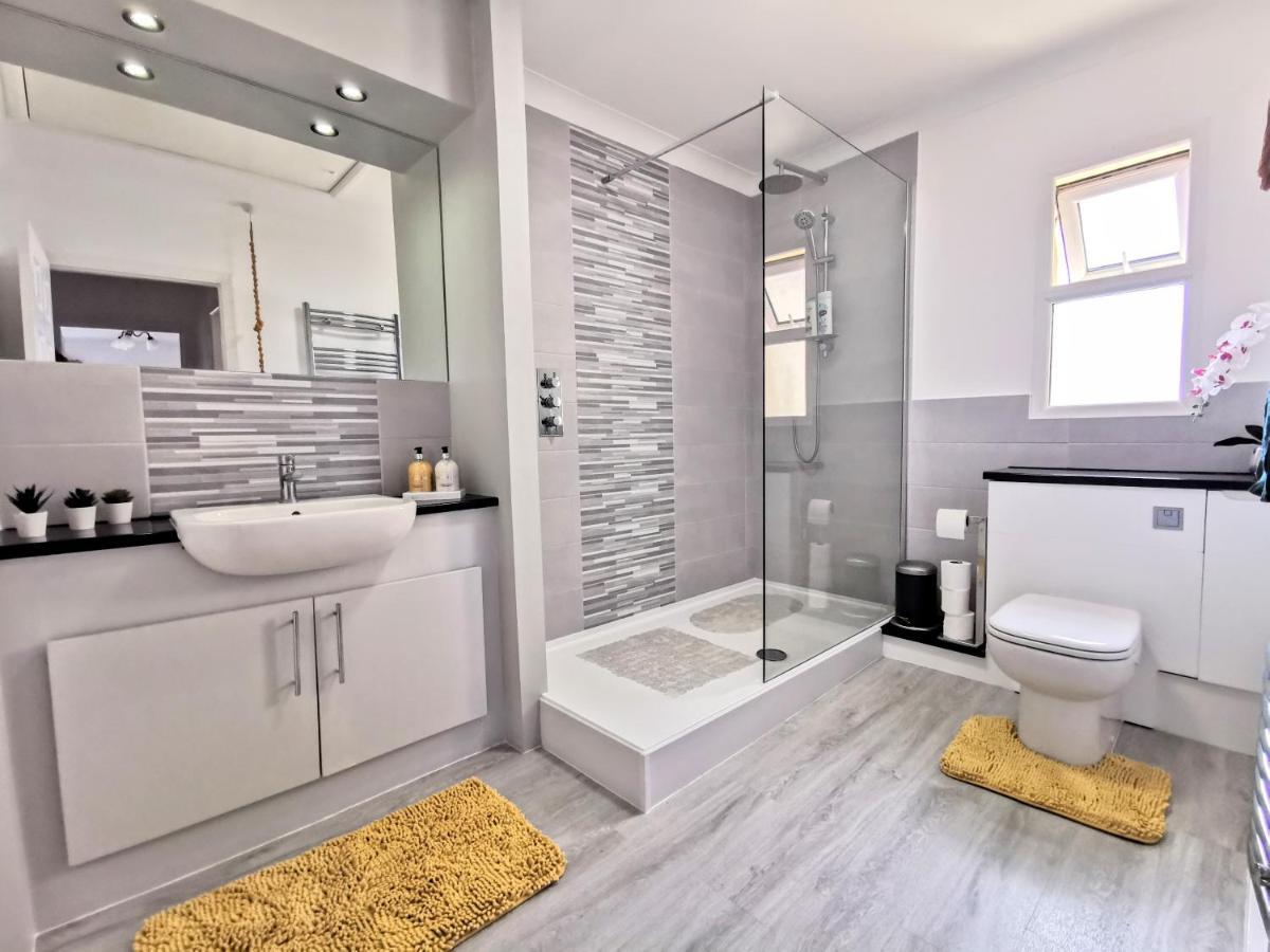 2 Bed Apt W/ Private Parking Close To Town Centre Huntingdon Exterior foto