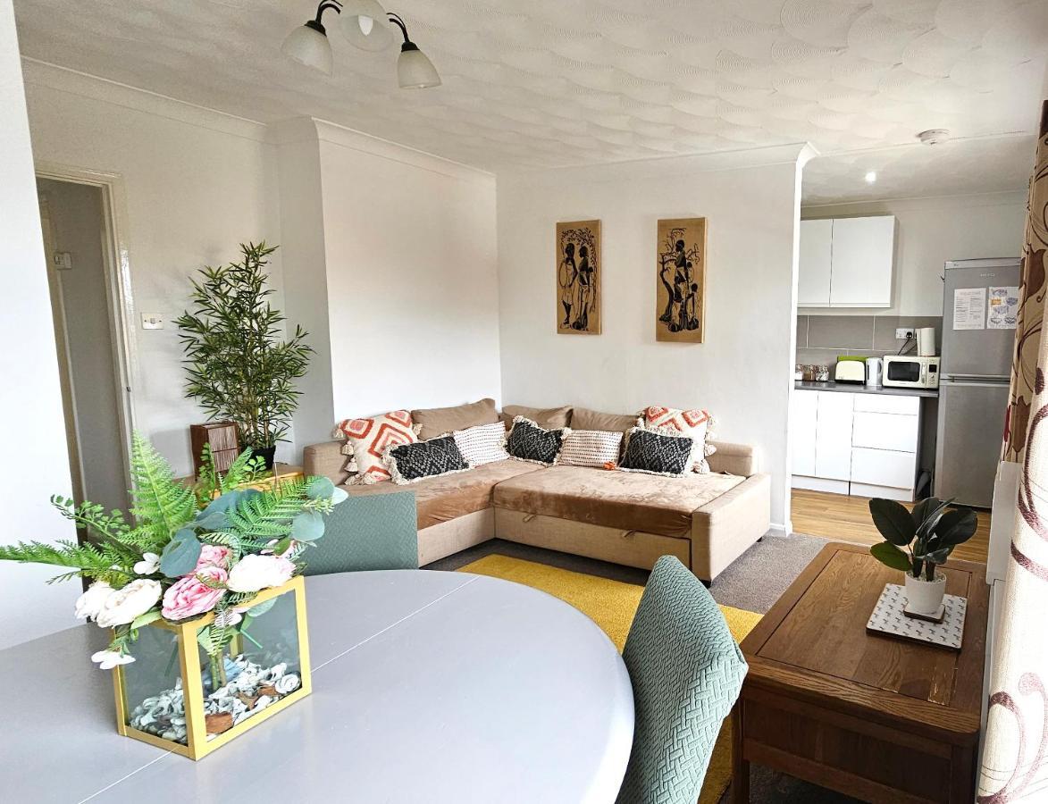 2 Bed Apt W/ Private Parking Close To Town Centre Huntingdon Exterior foto