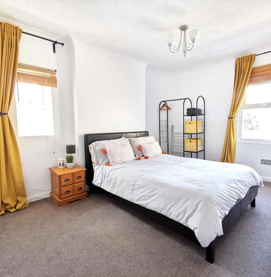 2 Bed Apt W/ Private Parking Close To Town Centre Huntingdon Exterior foto