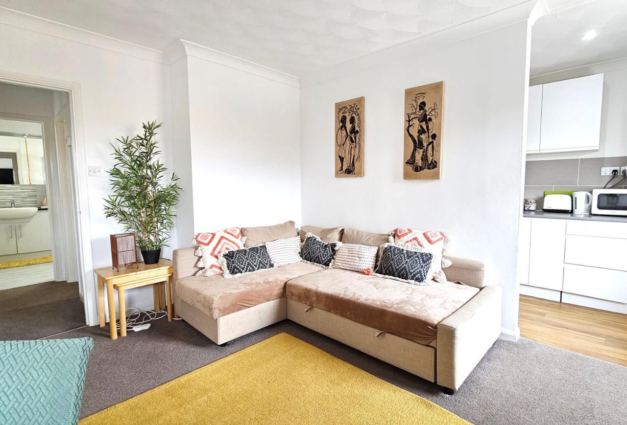 2 Bed Apt W/ Private Parking Close To Town Centre Huntingdon Exterior foto
