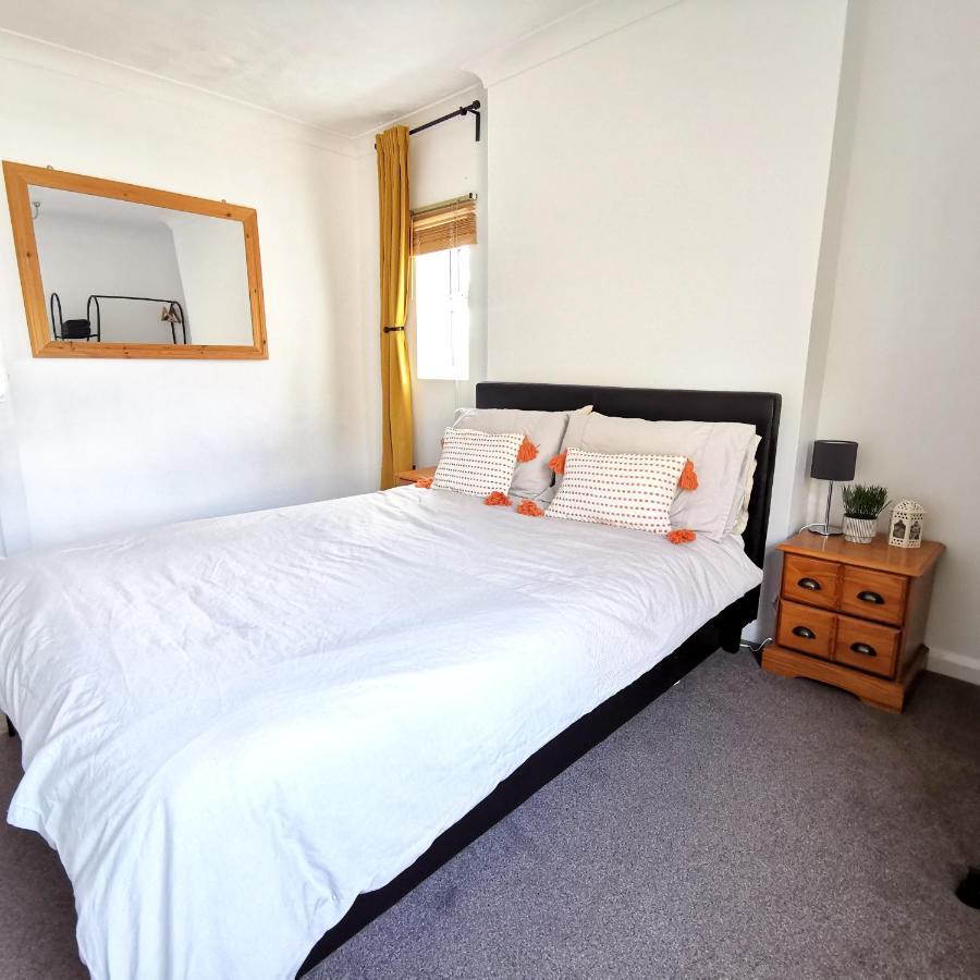 2 Bed Apt W/ Private Parking Close To Town Centre Huntingdon Exterior foto