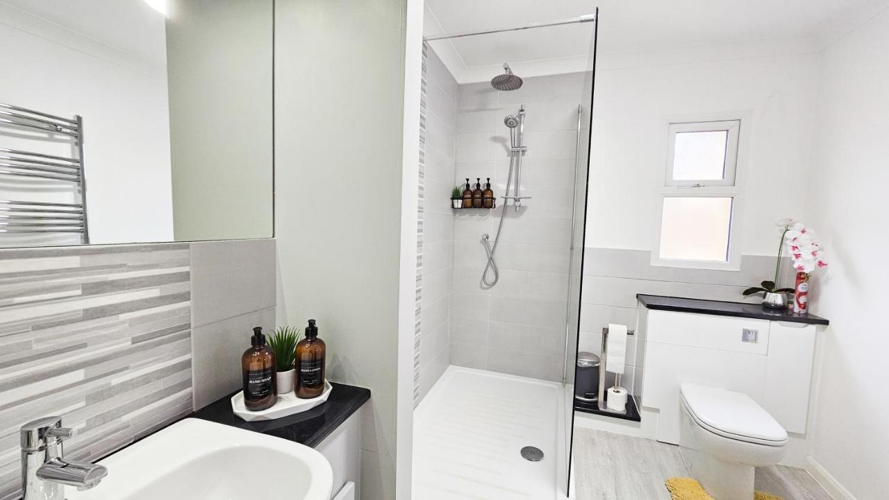 2 Bed Apt W/ Private Parking Close To Town Centre Huntingdon Exterior foto